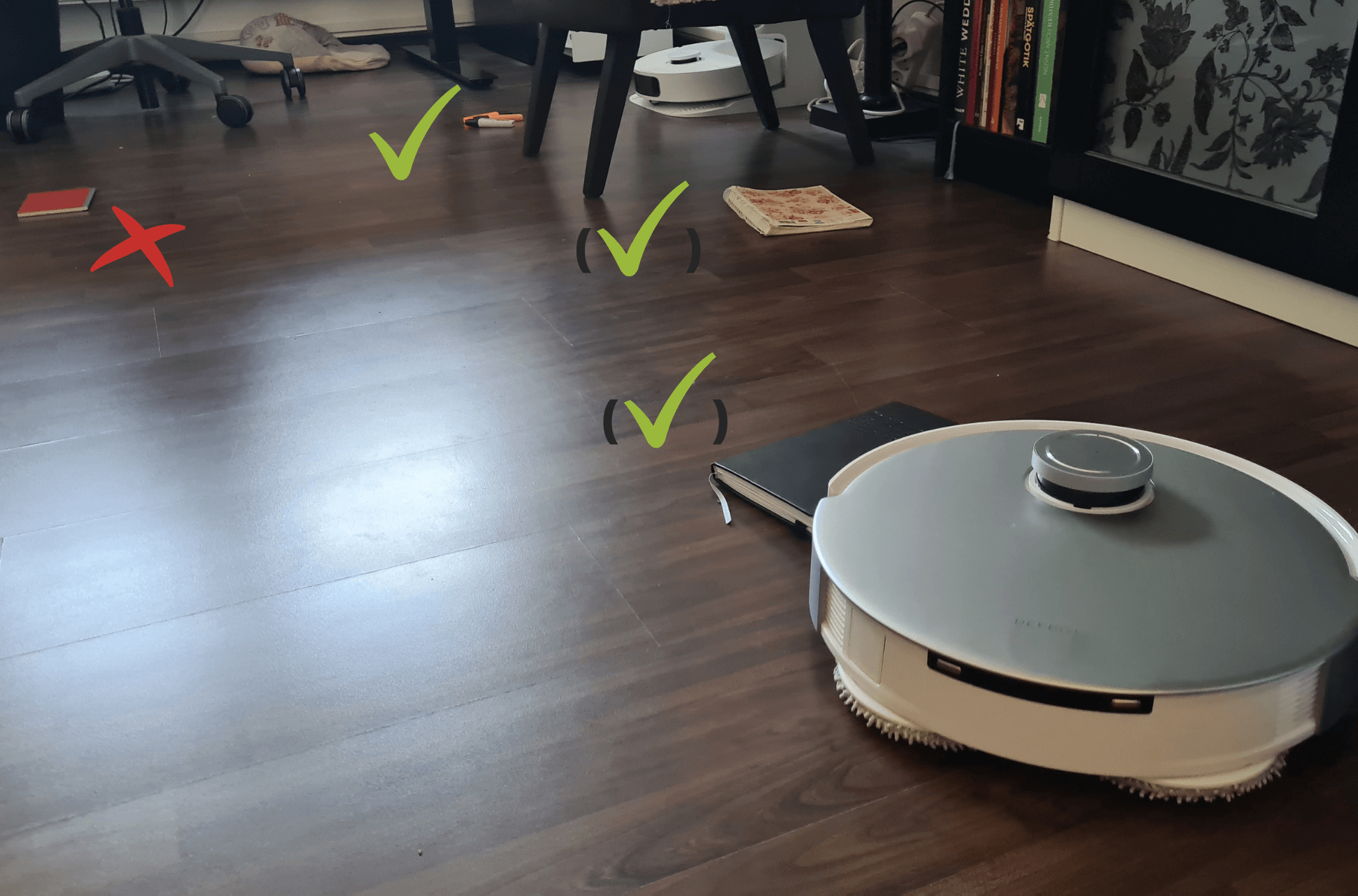 Das Ergebnis des ECOVACS DEEBOT T20 OMNI bei Hinderniserkennungstest von sehr flachen Objekten ist zu sehen.